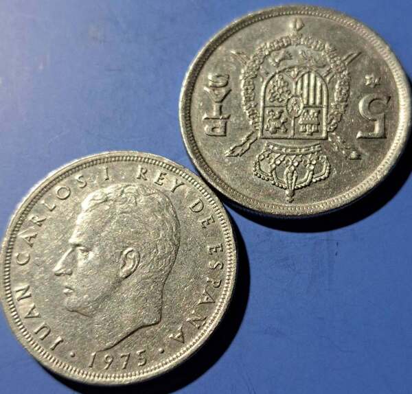 26●Vendo moneda de 5 pesetas de 1975 con una sola estrella. * 79 (Níquel)