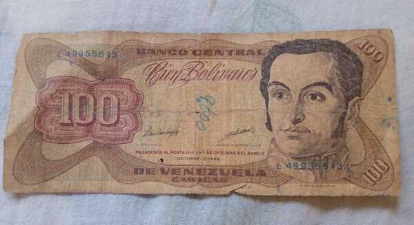 100 bolivares
