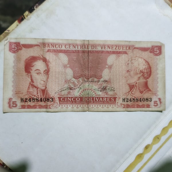 Cinco bolívares