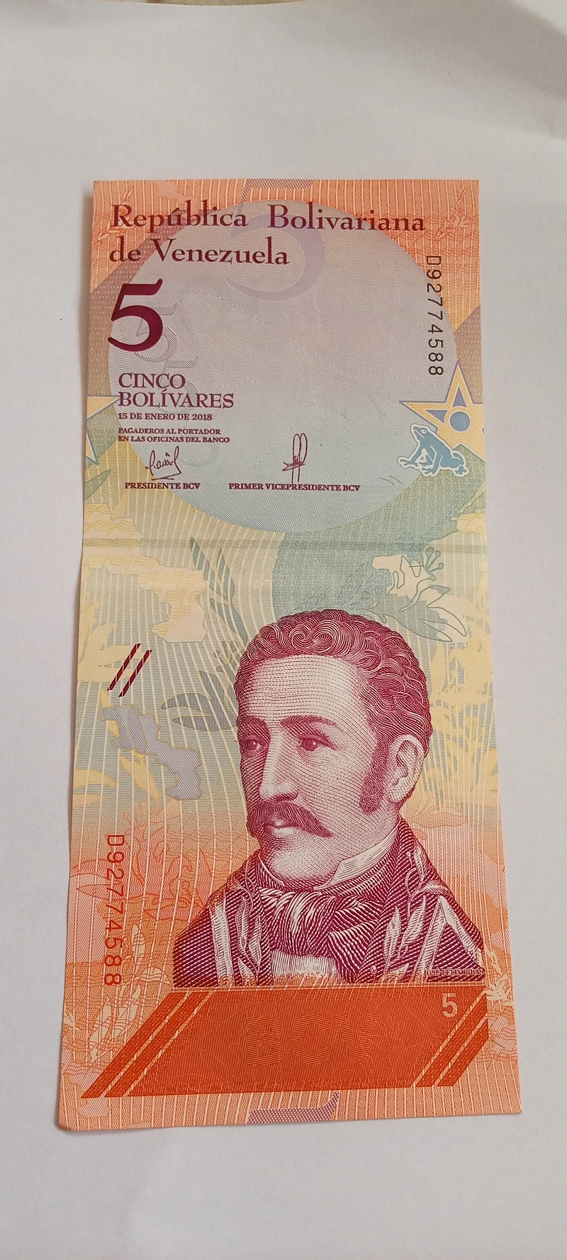 Billetes de 5 bolívares venezolanos
